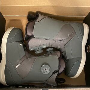Ride Women's Gray Snowboard Boots